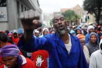 Sør-Afrika: Arbeidere stiller krav til Vinmonopolet